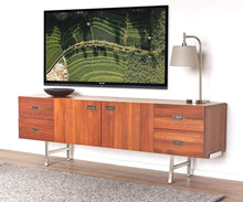 Load image into Gallery viewer, Jerrik Table Lamp
