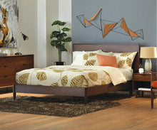 Load image into Gallery viewer, Pala Small Table Lamp
